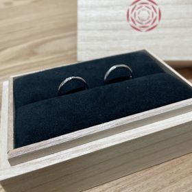 【出雲結(いずもゆい)の口コミ】 上品なデザインで毎日つけられる指輪だと思います。それぞれの指輪に決ま…