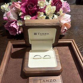 【TANZO.(鍛造指輪)の口コミ】 別で購入した婚約指輪と重ね付けしやすいデザインで、着け心地がとても良…