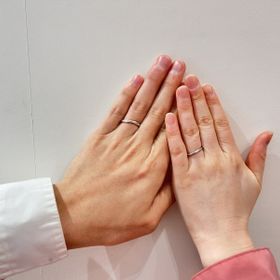 【AMATSU(アマツ)の口コミ】 ピンクゴールドの一本線が右上がりに入ってることで、シンプルかつオリジ…