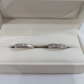 【SWEET BLUE DIAMOND(スウィートブルーダイヤモンド)の口コミ】 涼し気なブルーダイヤモンドです。
沖縄の海のような青です。
つけ心地も…