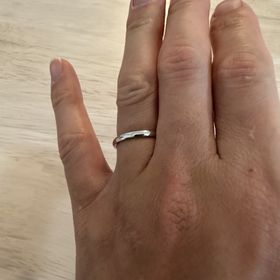 【PILOT BRIDAL(パイロットブライダル)の口コミ】 店舗で見た時に太さや価格帯かまいいなと思いました。また、シンプルで付…