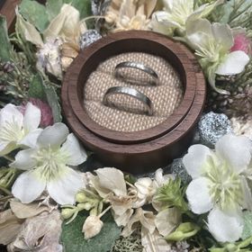 【鎌倉彫金工房の口コミ】 プラチナ、甲丸、ヘアライン仕上げにしました。
お互いの指に似合うデザイ…