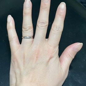 【insembre(インセンブレ)の口コミ】 良心的な価格でシンプルなデザインそれであってマッド加工が使われており…