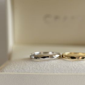 【CRAFY(クラフィ)の口コミ】 2人の譲れない。を全て詰め込みました！
ツヤがあるかマットか、
デザイン…