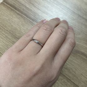 【ジュエリーツツミ(JEWELRY TSUTSUMI)の口コミ】 ３つのダイヤが主張し過ぎず、女性らしさを出してくれているのがお気に入…