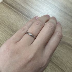 【ジュエリーツツミ(JEWELRY TSUTSUMI)】の口コミ ３つのダイヤが主張し過ぎず、女性らしさを出してくれているのがお気に入り...