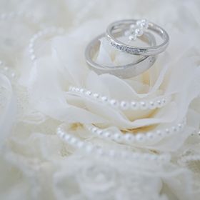 【KITAGAWA(キタガワ)の口コミ】 妻用はダイヤが6つ入っておりきらびやかで可愛いデザインです。夫用は6ミ…