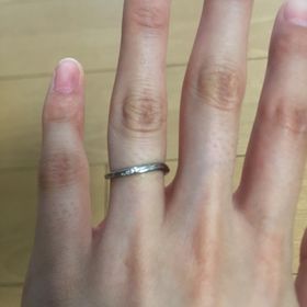 【俄(にわか)の口コミ】 指輪の決め手は中央に施してあるホワイトダイアでした。５つほどホワイト…
