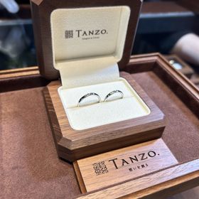 【TANZO.(鍛造指輪)の口コミ】 お高いのイニシャルHとMをくずして可愛くデザインしてもらいました。また…