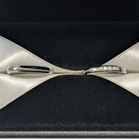 【エクセルコダイヤモンド(EXELCO DIAMOND)の口コミ】 シンプルだけど、ちょっと個性的なミル打ちデザインが気にいったポイント…