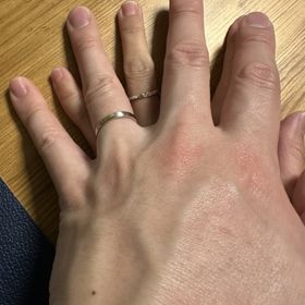 【COCKTAIL(カクテル)の口コミ】 指輪のデザイン、私のはシンプルなつや消し加工でシルバーにイエローゴー…