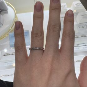 【canal4℃(カナルヨンドシー)の口コミ】 シンプルながら斜めのストーンデザインが気に入ってます。男女ペアでコン…