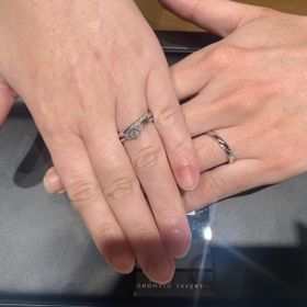 【ラザール ダイヤモンド(LAZARE DIAMOND)の口コミ】 リリーズを購入しました。
装着した時にダイヤモンドの裏側まで見えるデザ…