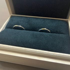 【出雲結(いずもゆい)の口コミ】 プラチナの中にゴールド素材が入っていることで、シンプルなデザインでは…