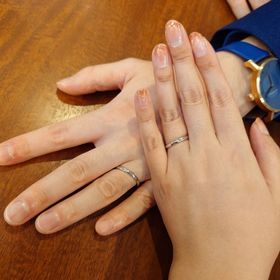 【AHKAH(アーカー)の口コミ】 素材はプラチナ製です
シンプルで2.5mmで細すぎず太すぎずでこれだけでも…