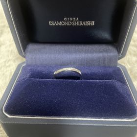 【銀座ダイヤモンドシライシの口コミ】 シンプルなデザインですが、大きさの異なるダイヤモンドが細かく入ってい…