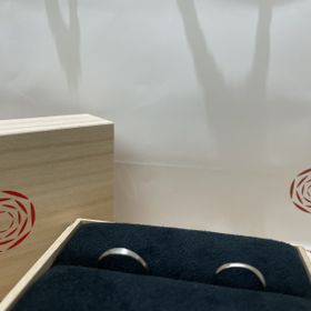 【出雲結(いずもゆい)の口コミ】 指の関節が太いため、実際にはめた位置では指輪が回転してしまうので、全…