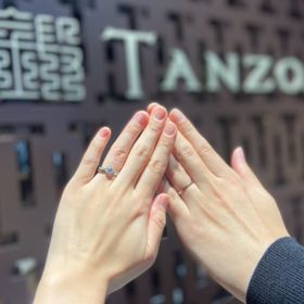 【TANZO.(鍛造指輪)の口コミ】 平甲丸のストレートに、ワンポイントで真ん中を絞ってリボン型の指輪にし…