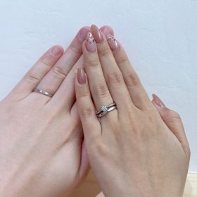 【出雲結(いずもゆい)の口コミ】 結婚指輪と婚約指輪を選びました。
どちらもシンプルかつ上品で長く付けて…