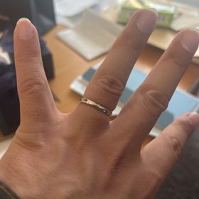 【銀座ダイヤモンドシライシの口コミ】 シンプルなものを探していたところにこちらを紹介していただきました。形…