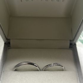 【Toi-lueur(トワル)の口コミ】 指輪の形がとても綺麗で流れるような形なので指も細く見えダイヤモンドも…