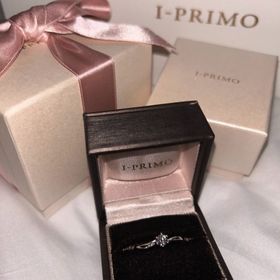 【アイプリモ(I-PRIMO)の口コミ】 さりげないダイヤモンドで普段使いがしやすい
前からも後ろからも光って角…