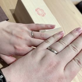 【出雲結(いずもゆい)の口コミ】 シンプルなデザインですが、ピンクゴールドのラインが入っていたり、ウェ…