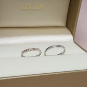 【LEGAN(レガン)の口コミ】 ピンクゴールドのラインの入った指輪が欲しくて様々なブライダルリングと…