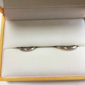 【ケイウノ ブライダル(K.UNO BRIDAL)の口コミ】 婚約指輪と結婚指輪を2連で付けるのが憧れだったので、婚約指輪を買ったお…