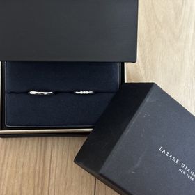 【ラザール ダイヤモンド(LAZARE DIAMOND)の口コミ】 ダイヤが1,3,5つのもので悩んでいました。店員の方に「3つダイヤには意味…