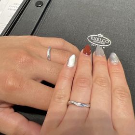 【エクセルコダイヤモンド(EXELCO DIAMOND)の口コミ】 指輪自体が注文した後に1から作られてるというのが良かったです。
また指…