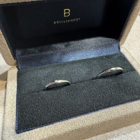 【BRILLIANCE+(ブリリアンスプラス)の口コミ】 2人とも指が短いため、指が綺麗に見えるようにリングが細い指輪を探してい…