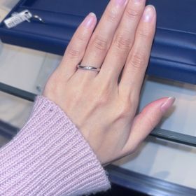 【銀座ダイヤモンドシライシの口コミ】 水かきが大きいタイプの指のため、ウェーブタイプが良いということで試着…