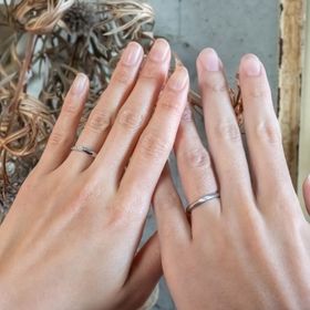 【Cayof(カヨフ)の口コミ】 ねじりのあるデザインを選ばせていただきました。ねじりの部分にはレディ…