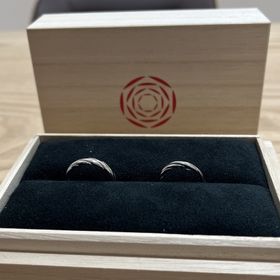 【出雲結(いずもゆい)の口コミ】 デザインが派手すぎず、落ち着きがありながらもかっこいい指輪です。
出雲…