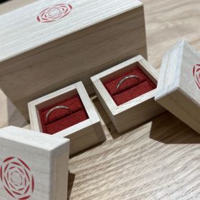 【出雲結(いずもゆい)の口コミ】 デザインと指輪に込められた想いがとても素敵でした。
こちらの指輪は素材…