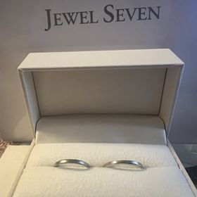 【JEWEL SEVEN BRIDAL(ジュエルセブンブライダル)の口コミ】 シンプルにつけることができるものにしました！刻印が可愛くてとても良か…