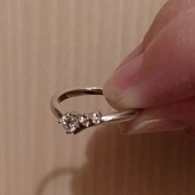 【4℃ BRIDAL(ヨンドシーブライダル)の口コミ】 最初はウェブで素敵なデザインがあったので店舗へいってみました。
実際に…