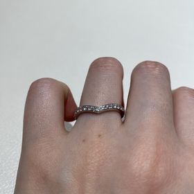 【エクセルコダイヤモンド(EXELCO DIAMOND)の口コミ】 指が長く見えるようなV字ラインを探し求めていました。水かきも深いほうな…