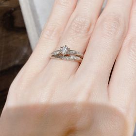【ケイウノ ブライダル(K.UNO BRIDAL)の口コミ】 もともと結婚指輪のデザインはウェーブラインが理想で、おすすめしていた…