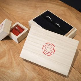 【出雲結(いずもゆい)の口コミ】 婚約指輪は真ん中にダイヤモンドがあり、とてもきれいです。特別な日につ…