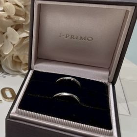 【アイプリモ(I-PRIMO)の口コミ】 ウェーブ感と、斜めに入るダイヤモンドが素敵。
つけたときのデザインだけ…