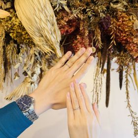 【PORTADA(ポルターダ)の口コミ】 シンプルですが、中央にダイヤと緩やかなカーブのデザインがおしゃれです…