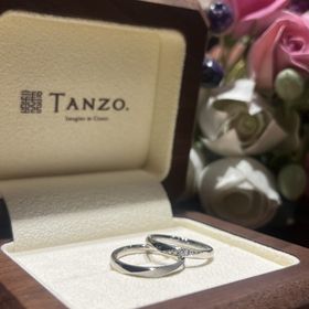 【TANZO.(鍛造指輪)の口コミ】 斜めにカットして、新婦用はダイヤモンドの埋め込み、新郎用はマット加工…