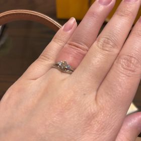 【ケイウノ ブライダル(K.UNO BRIDAL)の口コミ】 ブループーロのセットリングを購入しました。
とても素敵で結婚指輪の内側…