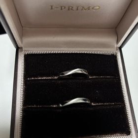 【アイプリモ(I-PRIMO)の口コミ】 女性のリングはダイヤが両サイドにあり華やかな印象でそちらも素敵でした…