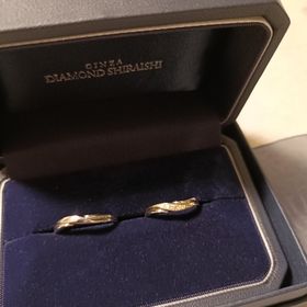 【銀座ダイヤモンドシライシの口コミ】 アイグレイ
プラチナとイエローゴールドのコンビネーションリングが欲しく…