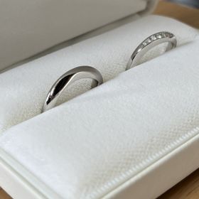 【OK9(オーケーナイン)の口コミ】 ウェーブデザインにして、正面に見える面に小さいダイヤを並べました。シ…