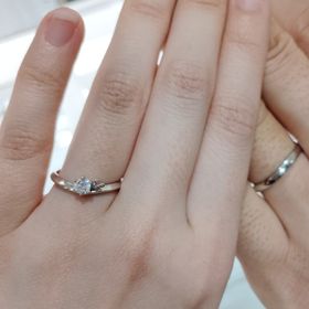 【THE KISS(ザ・キッス)】の口コミ 真ん中にきらびやかな ダイヤがついていて その横に ミッキーのダイヤが...