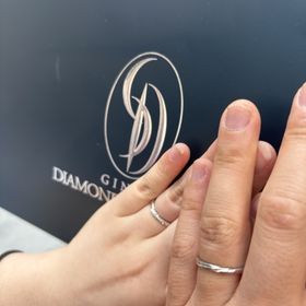 【銀座ダイヤモンドシライシの口コミ】 シンプルで普段からつけやすいタイプなので
めちゃくちゃおすすめです。
…